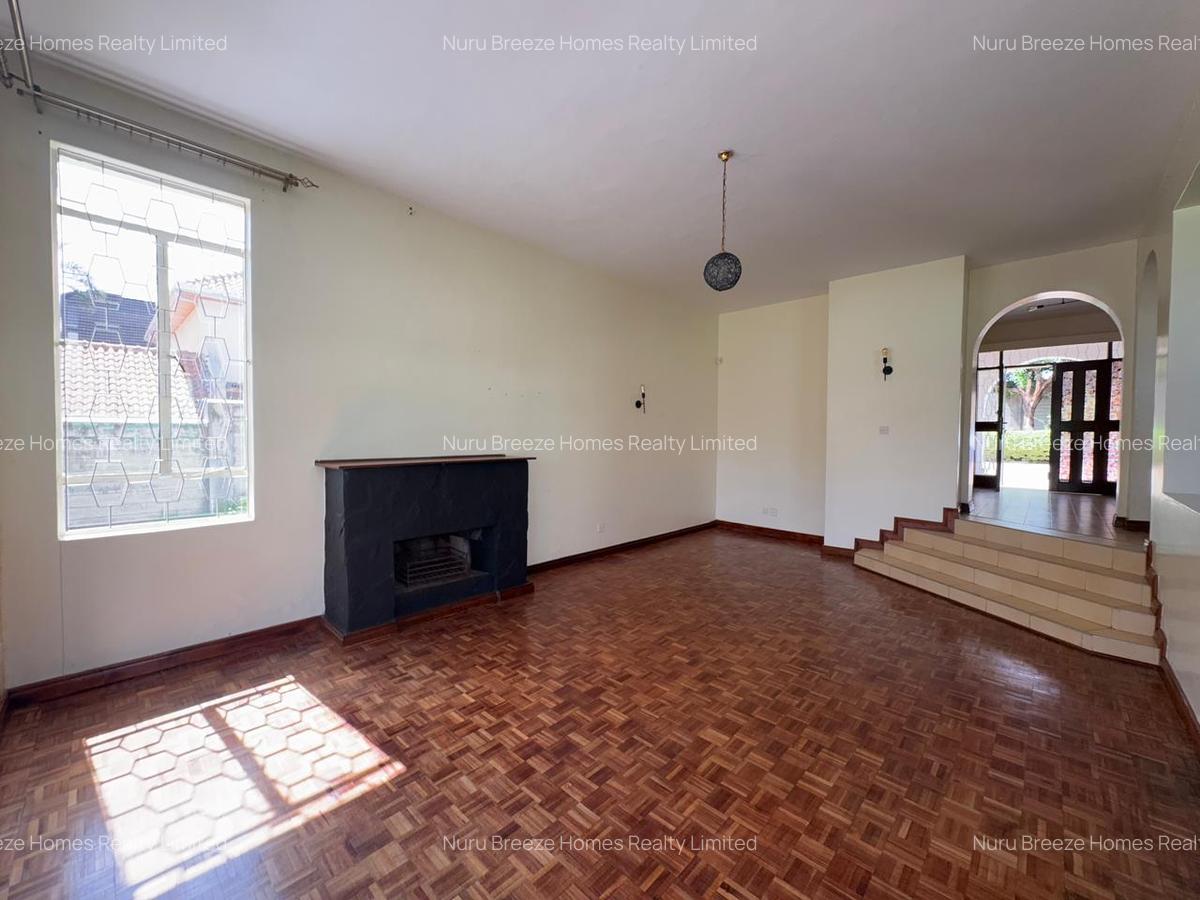 4 Bed House with En Suite in Runda - 2