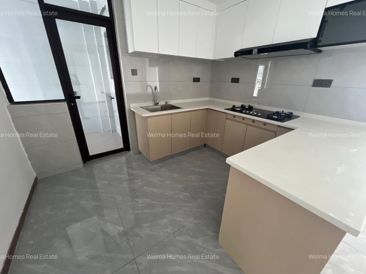 3 Bed Apartment with En Suite in Riverside - 5