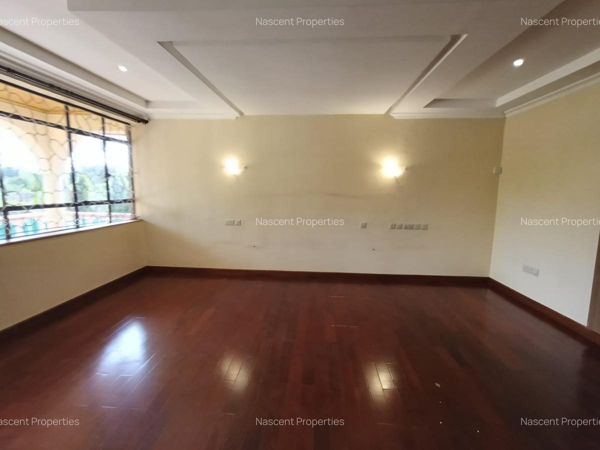 6 Bed House with En Suite in Runda - 12