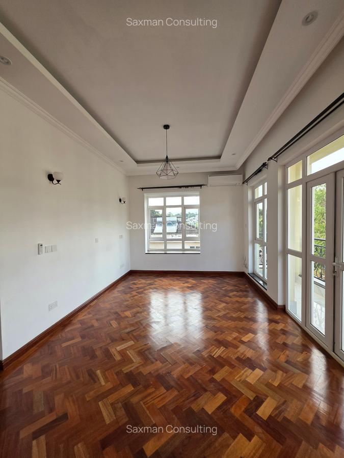 5 Bed Villa with En Suite in Lavington - 14