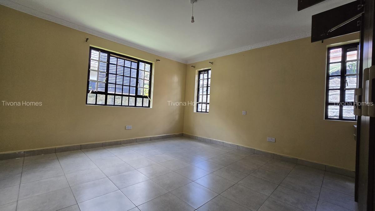 5 Bed House with En Suite in Garden Estate - 3