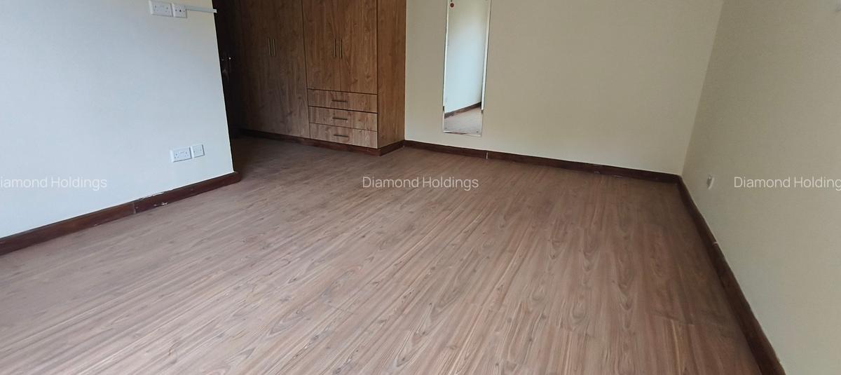 4 Bed Apartment with En Suite at Parklands - 11