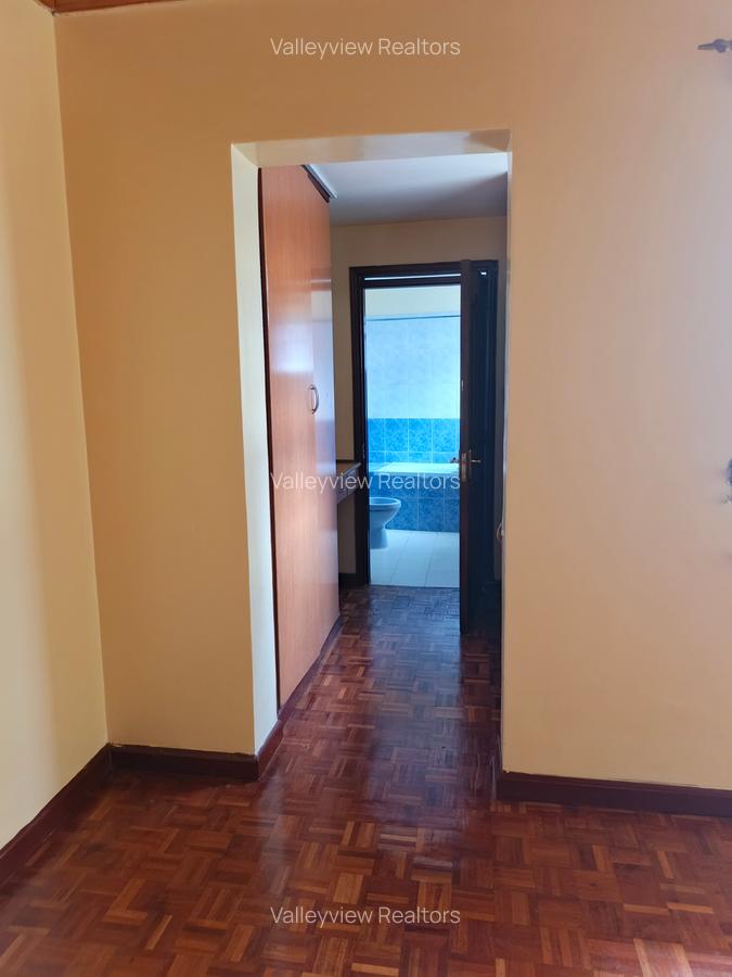 5 Bed Townhouse with En Suite at Lavington - 10