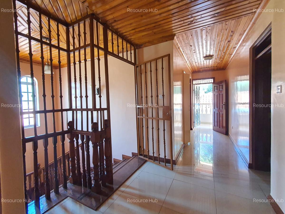 5 Bed House with En Suite at Nyari - 11