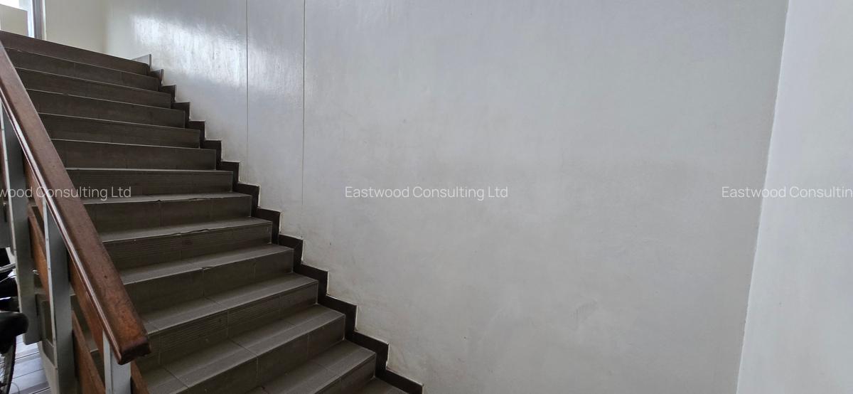 710 ft² Office with Service Charge Included at Baricho Road - 3