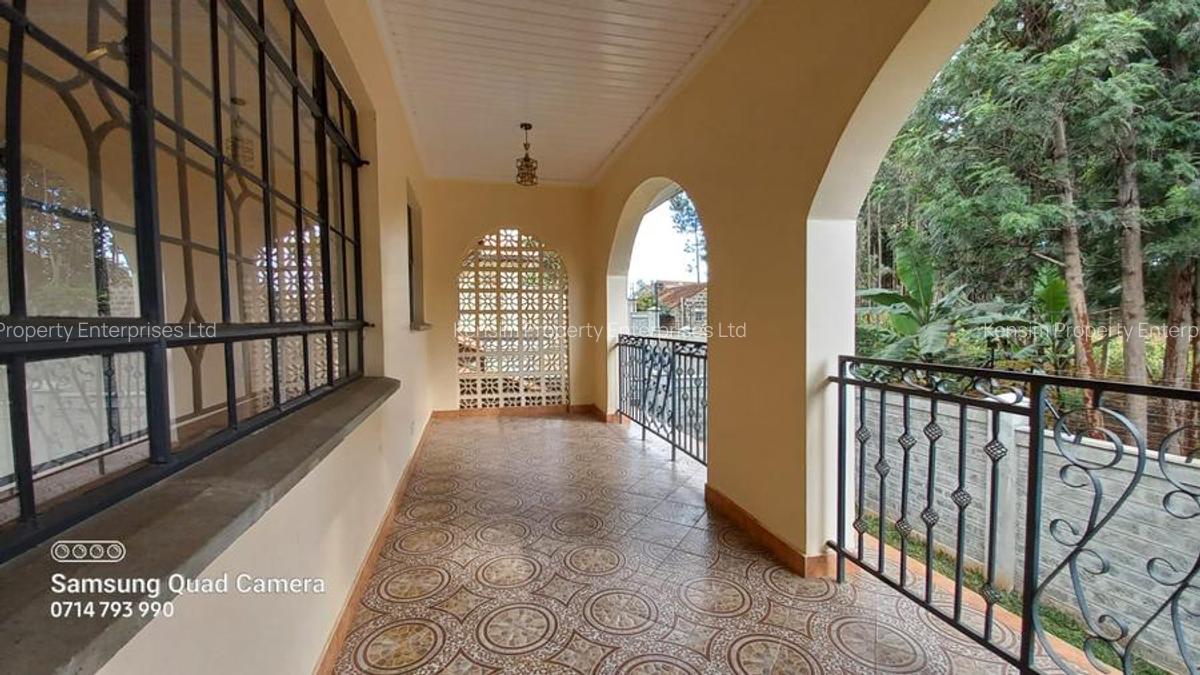4 Bed Townhouse with En Suite in Lavington - 13