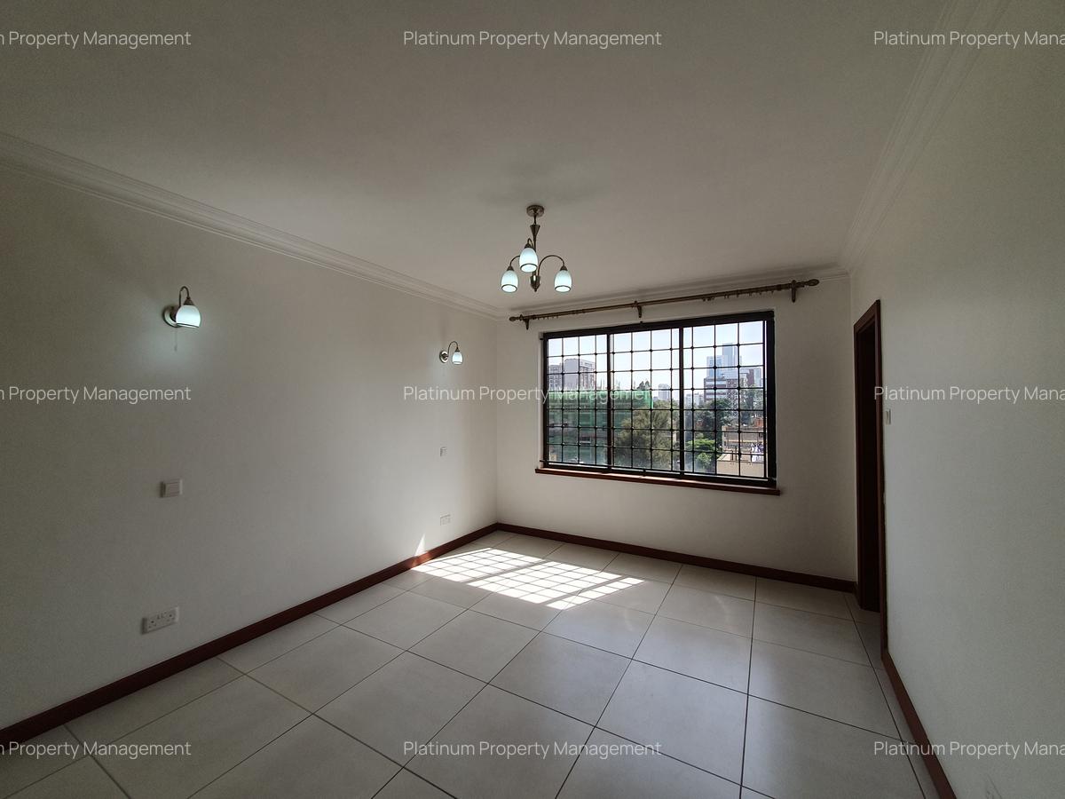 3 Bed Apartment with En Suite in Parklands - 12