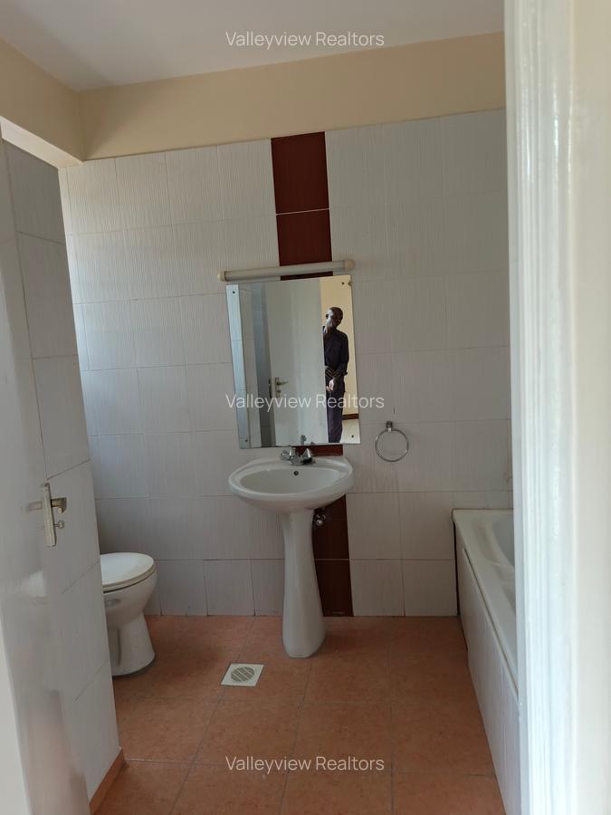 2 Bed House with En Suite at Lavington - 19