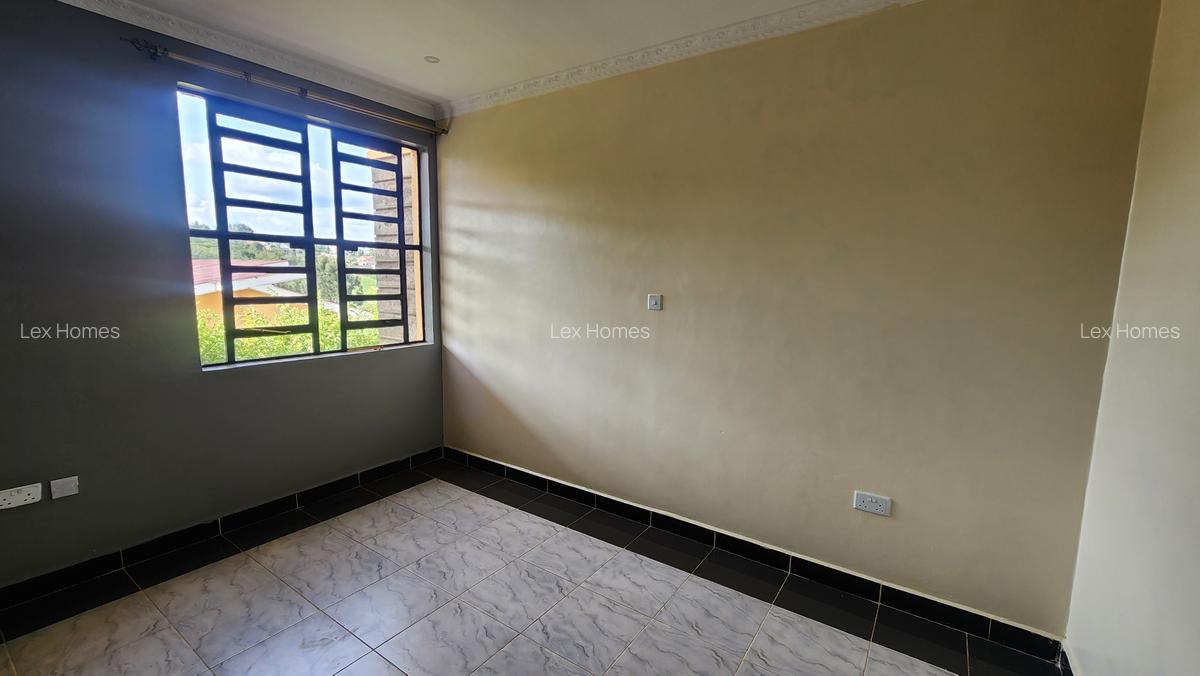 4 Bed House with En Suite at Kahuho - 11