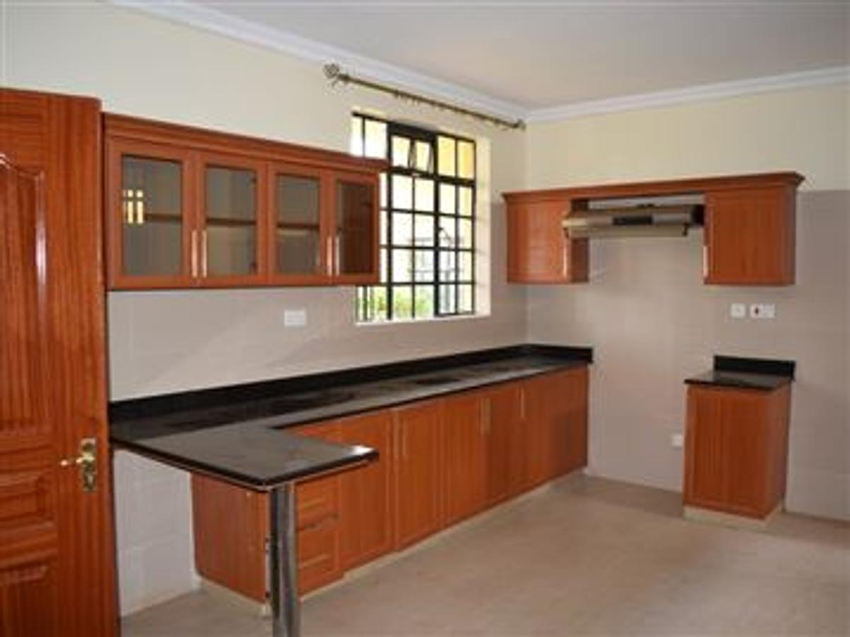 4 Bed Townhouse with En Suite in Lavington - 9