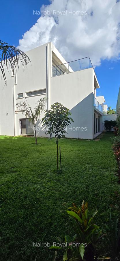 5 Bed Townhouse with En Suite at Lavington Green - 2