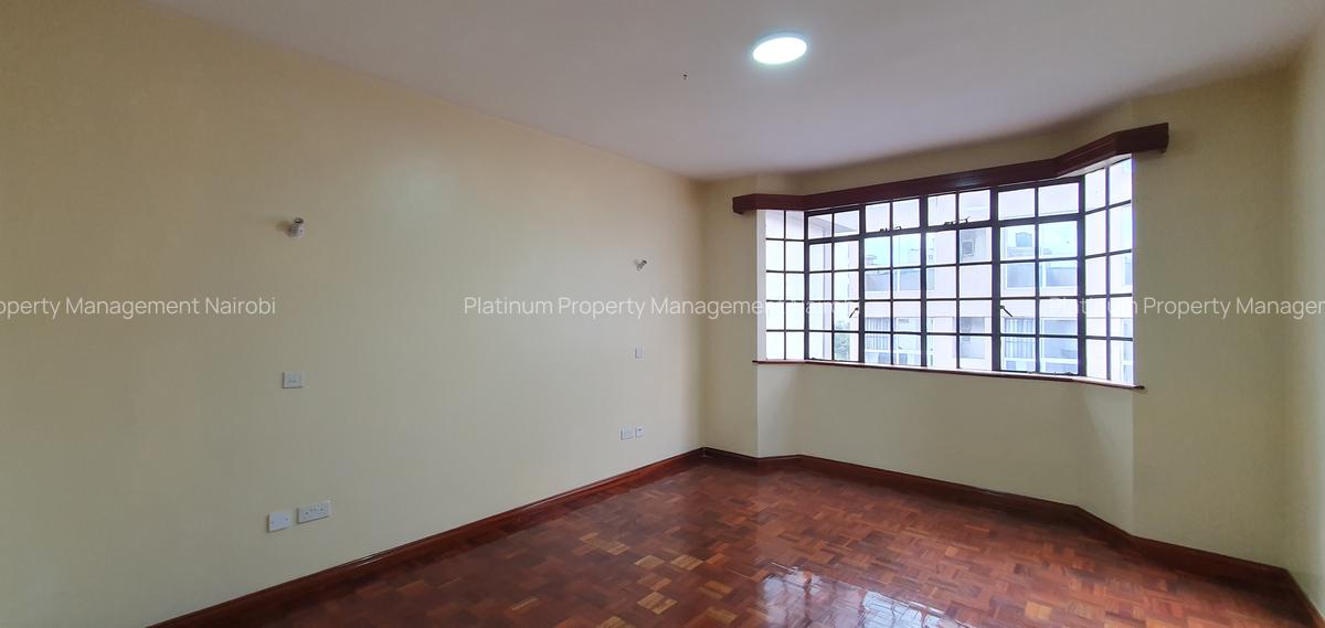 4 Bed Apartment with En Suite at 2Nd Parklands Avenue - 10