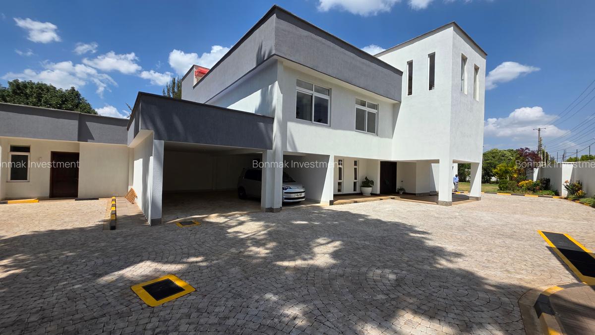 4 Bed House with En Suite at Old Runda - 13