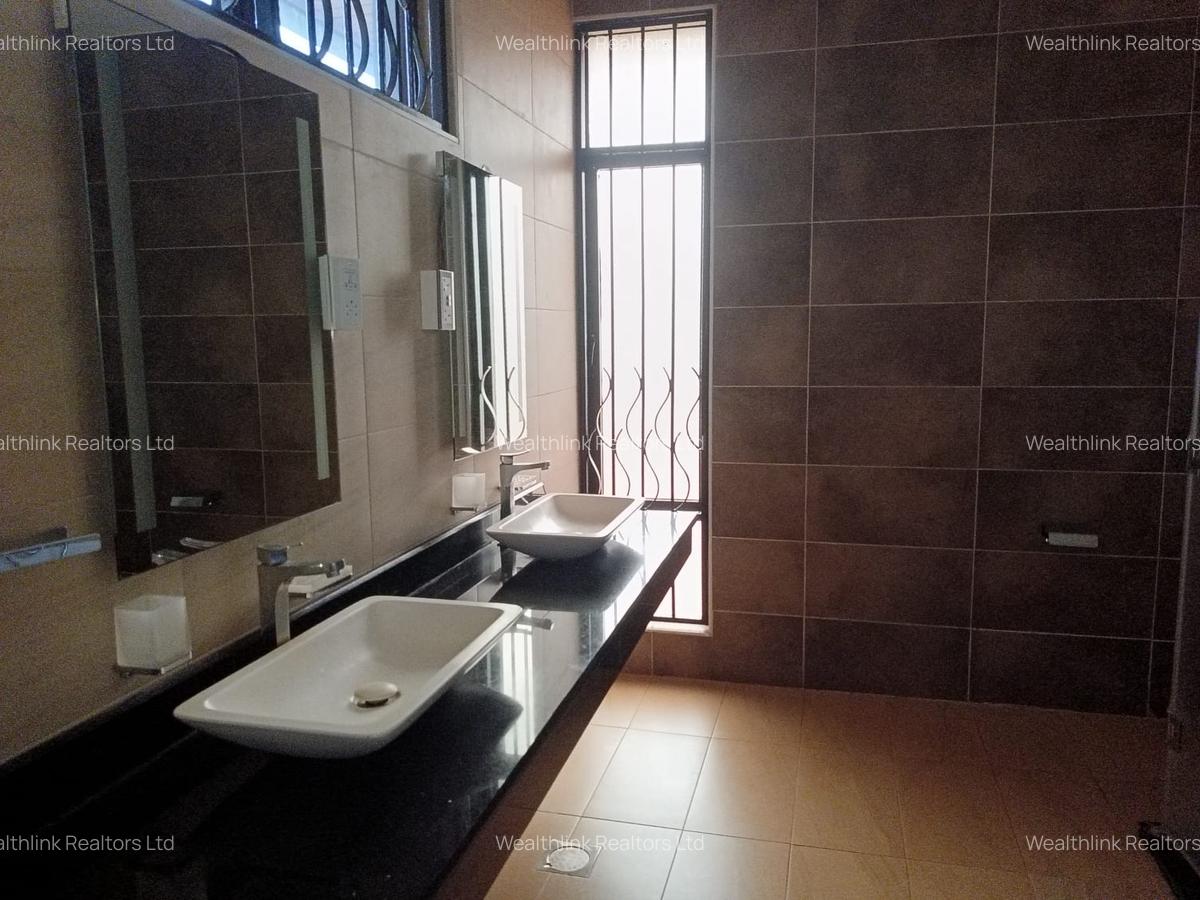 4 Bed Townhouse with En Suite at Runda - 10
