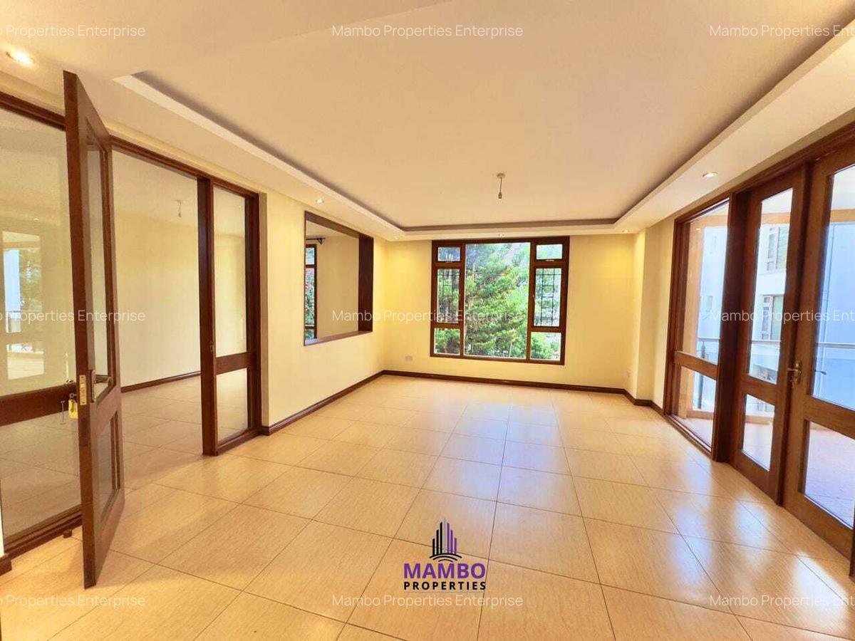 4 Bed Apartment with En Suite at Riverside Drive - 8