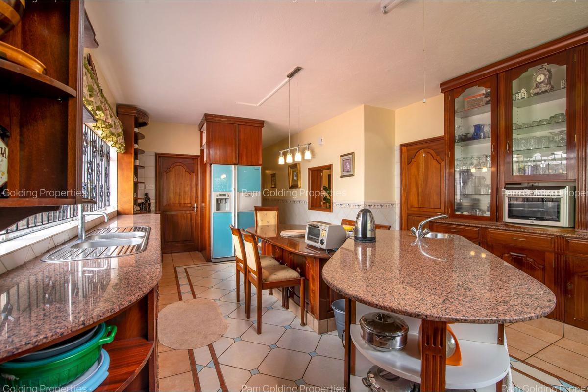 4 Bed Townhouse with En Suite in Loresho - 9