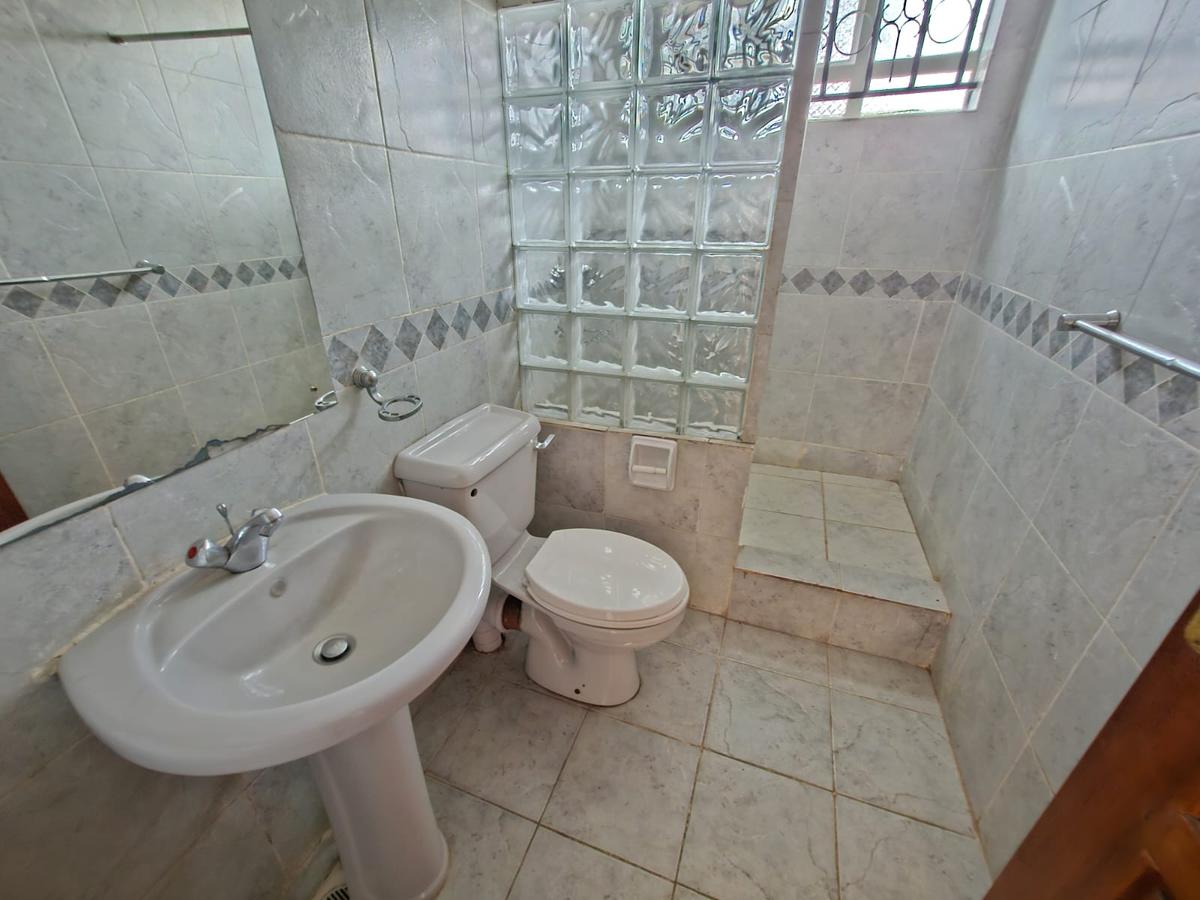 5 Bed House with En Suite in Lavington - 5