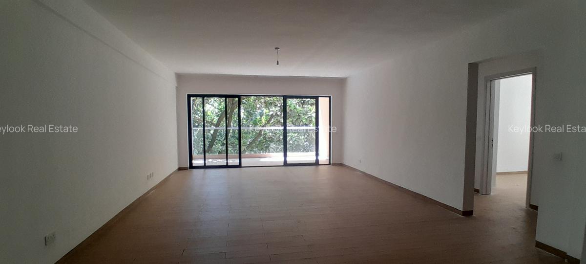 3 Bed Apartment with En Suite at Lavington - 4