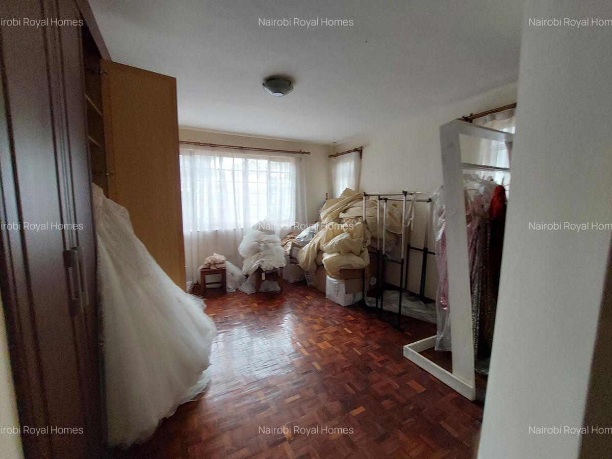 5 Bed House with En Suite at Flem Tree - 10