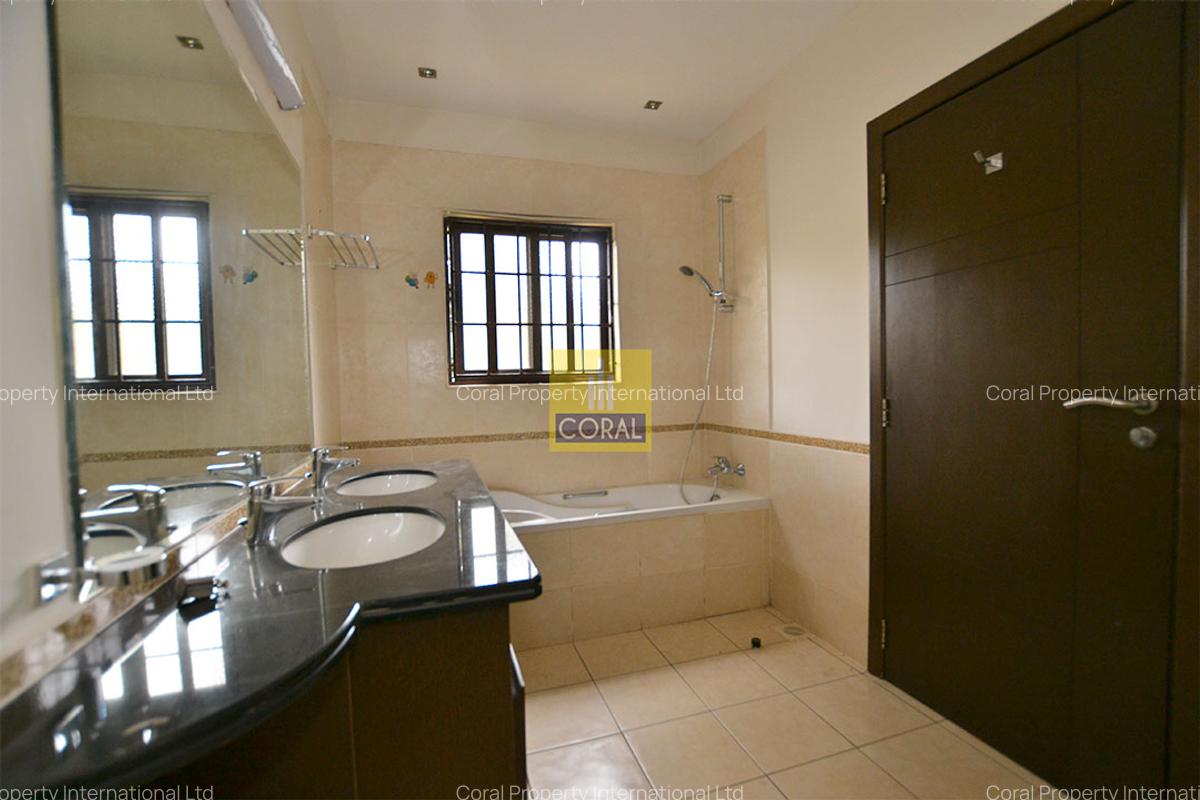 3 Bed Apartment in Riverside - 12