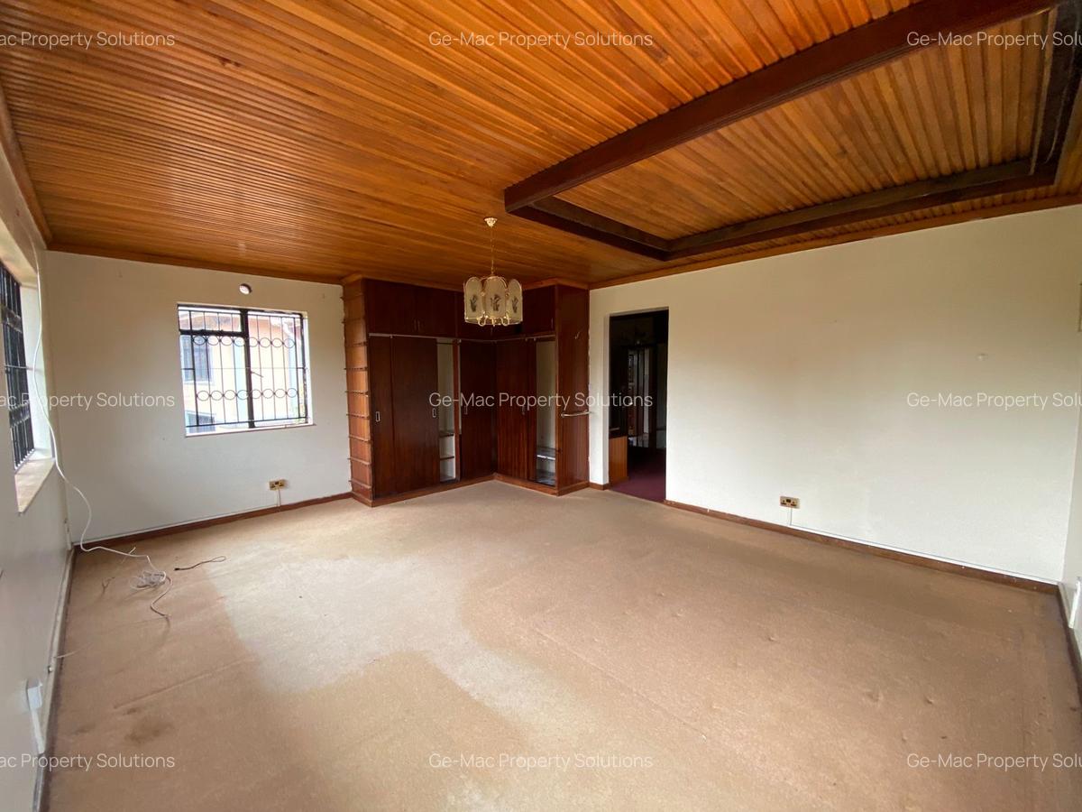 5 Bed House with En Suite in Runda - 9