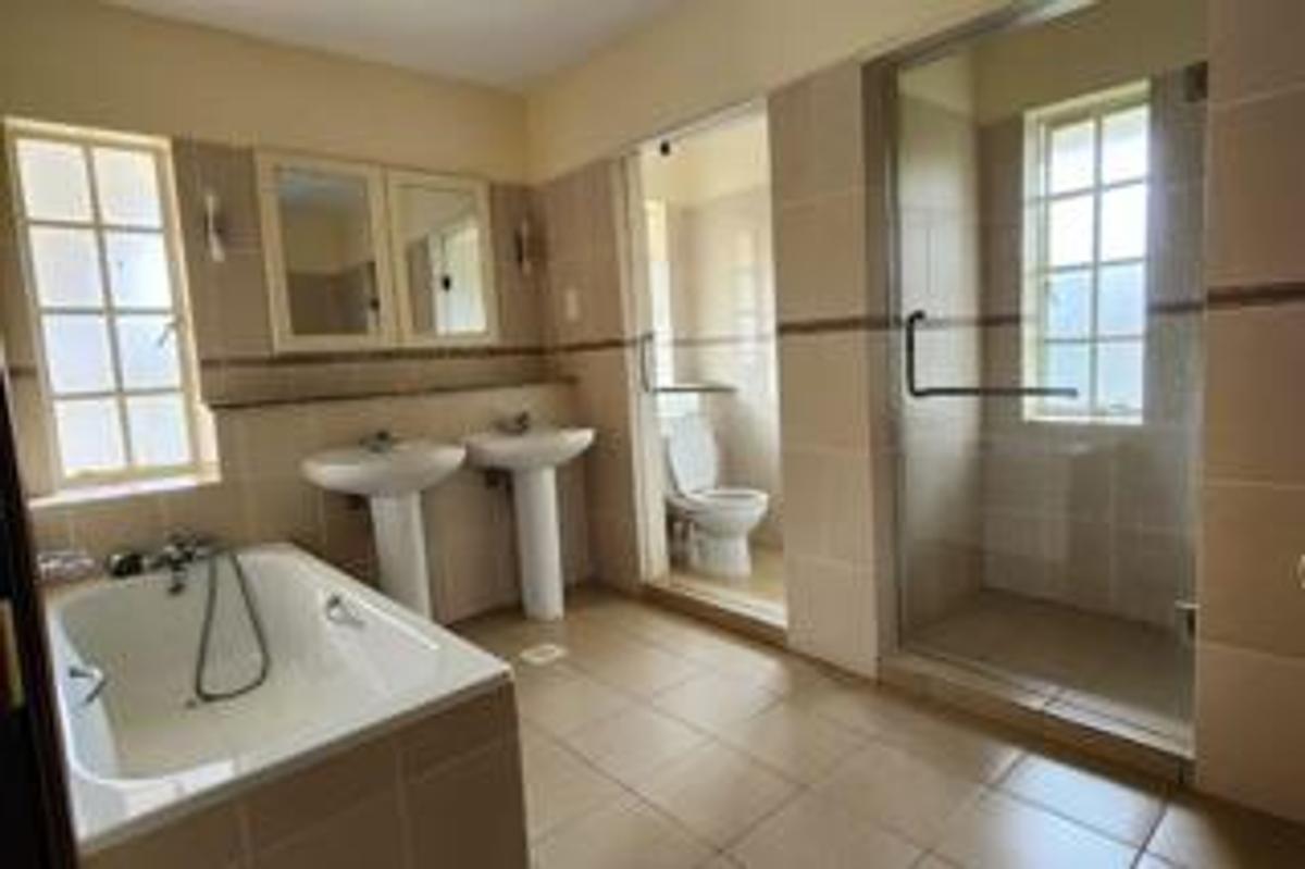 5 Bed Townhouse with En Suite at Lavington Green - 11