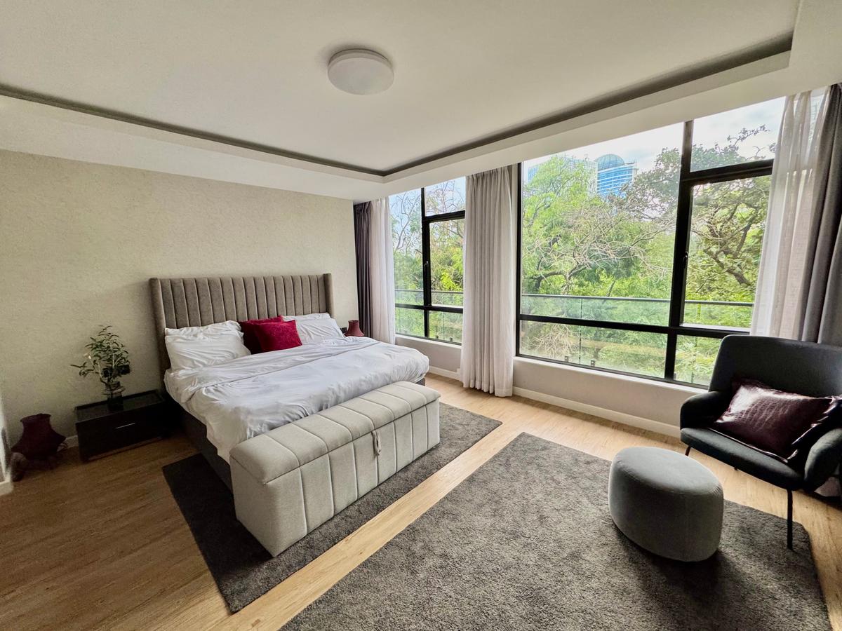 Furnished 2 Bed Apartment with En Suite in Brookside - 11