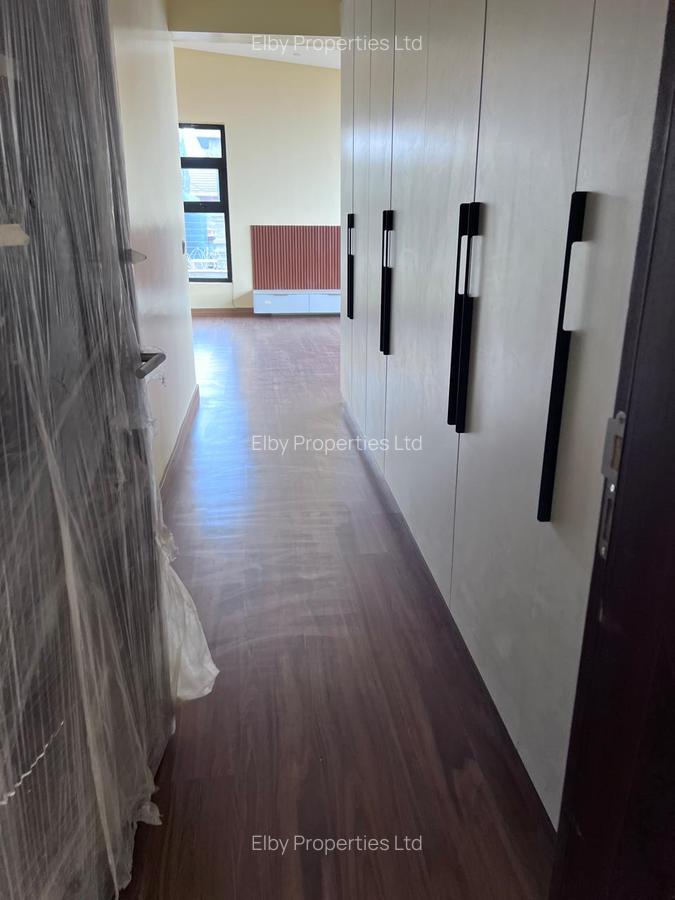 4 Bed House with En Suite in Membley - 9