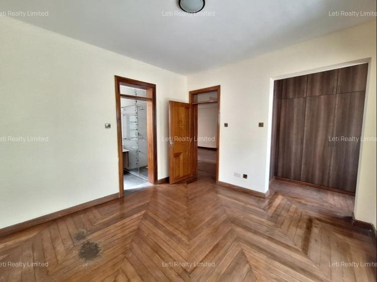 5 Bed Townhouse with En Suite in Lavington - 4