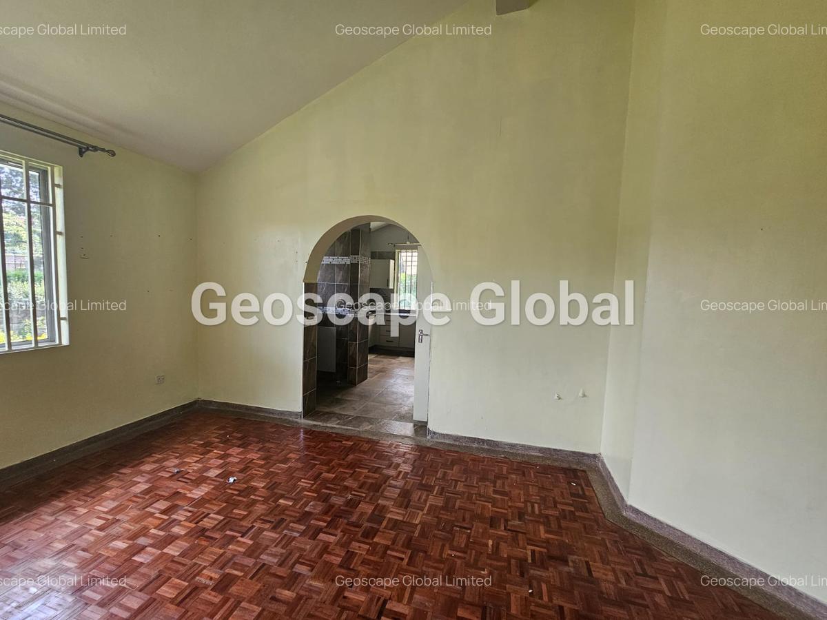 5 Bed House with En Suite in Nyari - 4