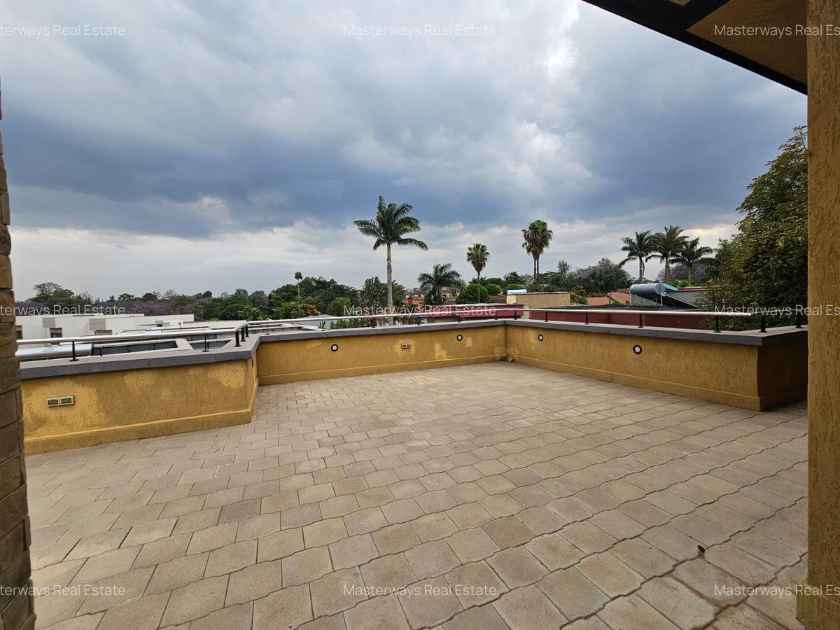 5 Bed Townhouse with En Suite in Lavington - 16
