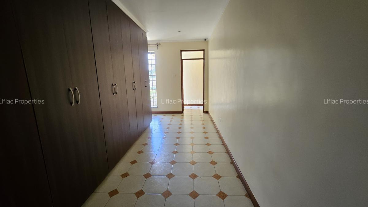 5 Bed House with En Suite in Runda - 17