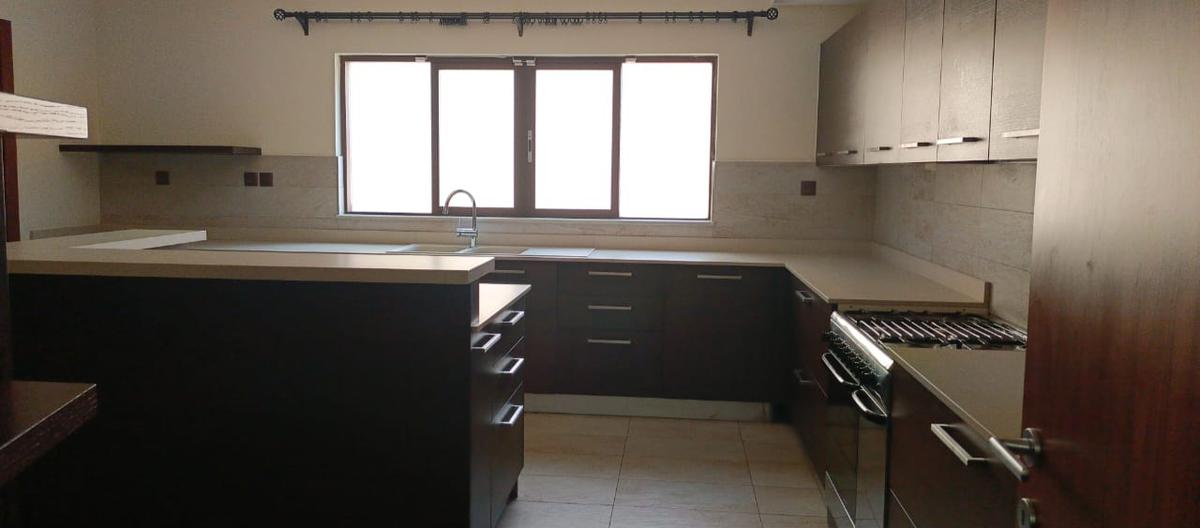 5 Bed Villa with En Suite at Lavington - 10