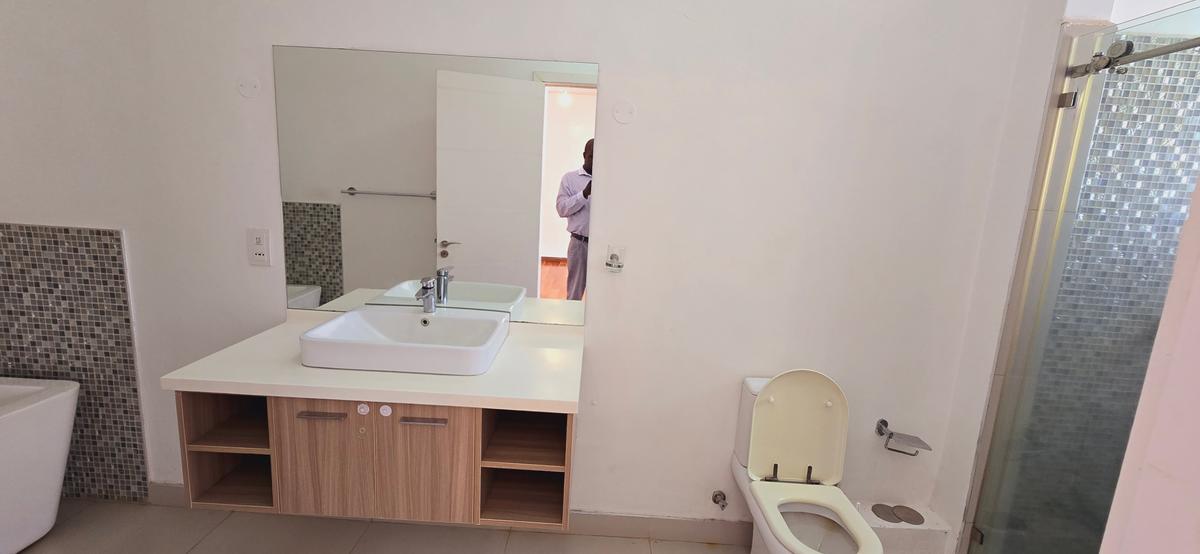 4 Bed Apartment with En Suite at Lavington - 15