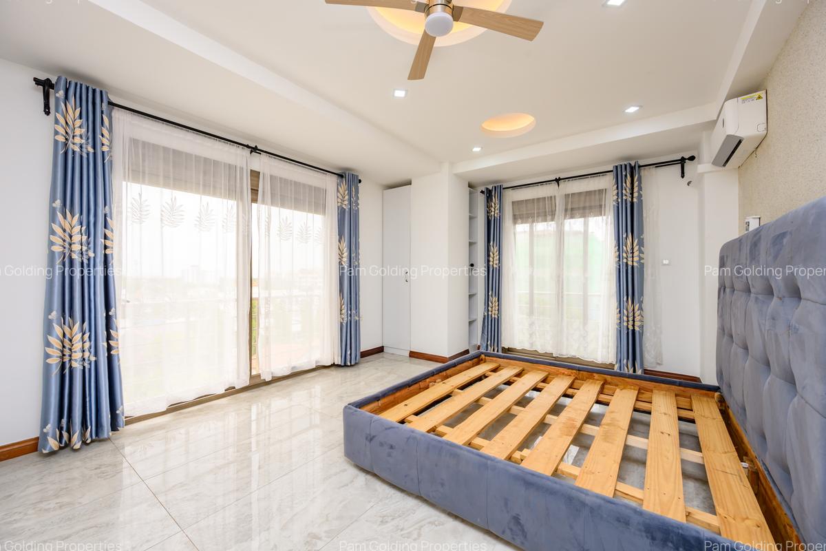 Serviced 2 Bed Apartment with En Suite at 1St Avenue - 8