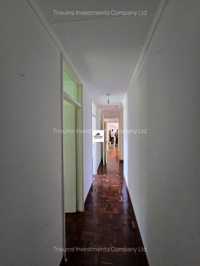 4 Bed House with En Suite in Loresho - 11