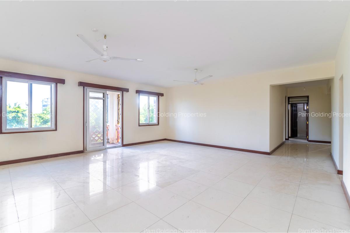 3 Bed Apartment with En Suite in Nyali Area - 2