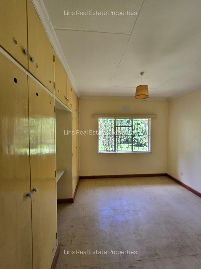 4 Bed House with En Suite in Runda - 12
