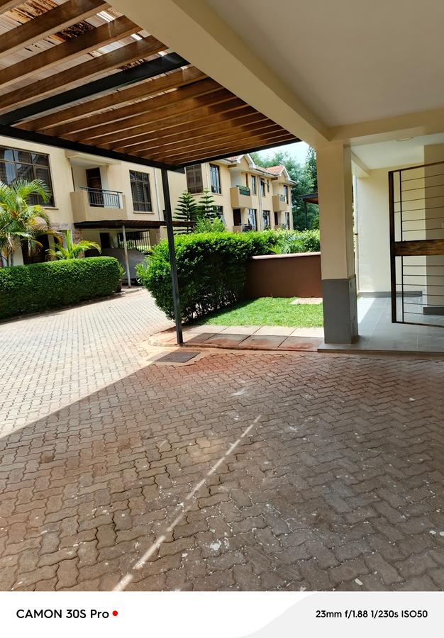 5 Bed Townhouse with En Suite at Lavington - 15