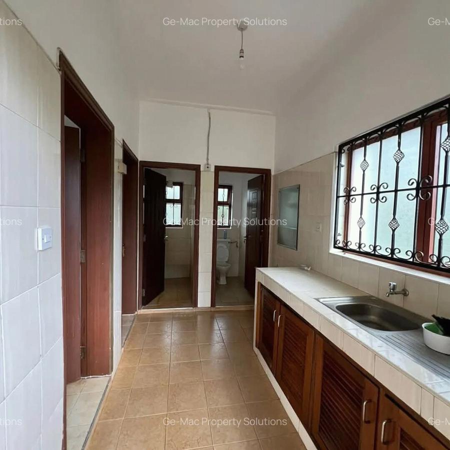 5 Bed House with En Suite in Runda - 9