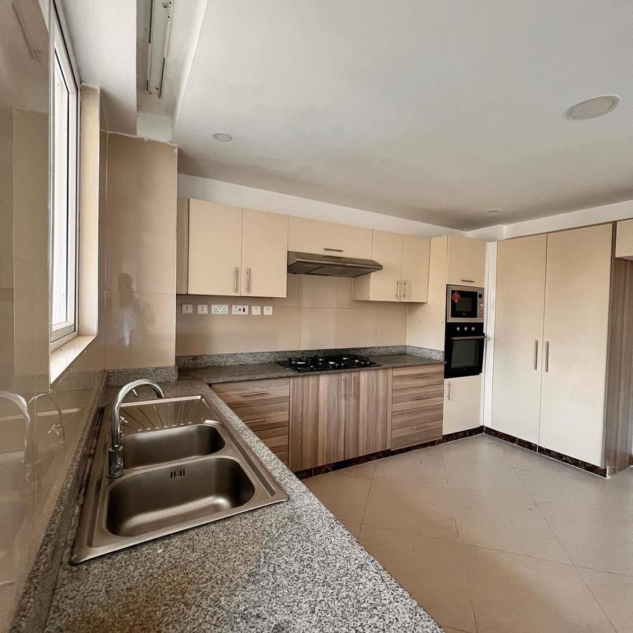 3 Bed Apartment with En Suite in Lavington - 2