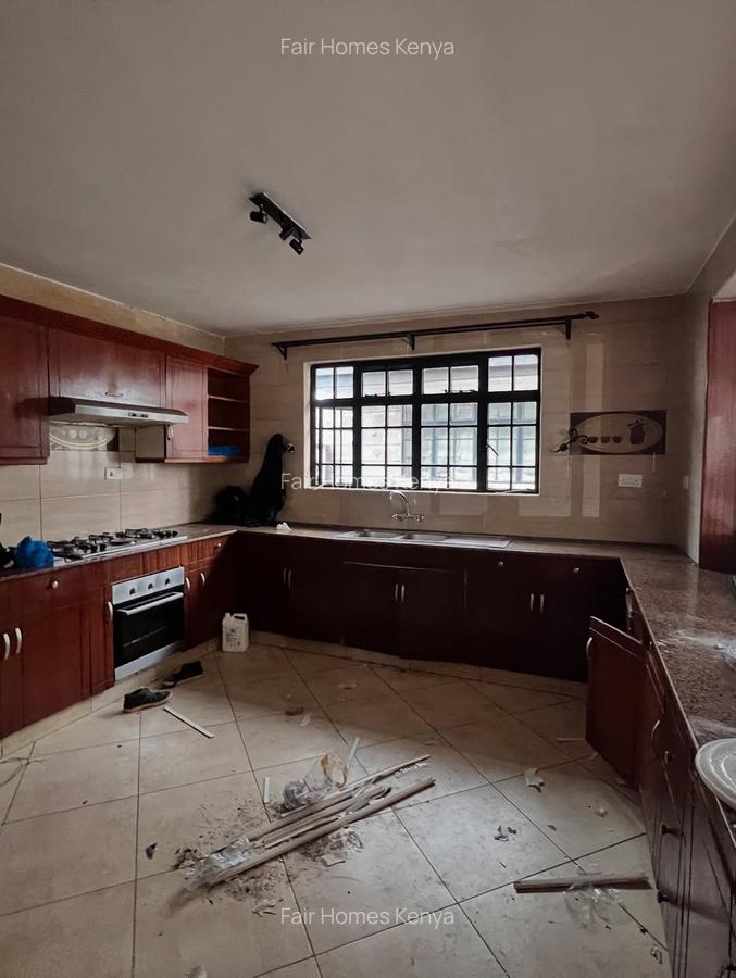 4 Bed Townhouse with En Suite at Valley Arcade - 3