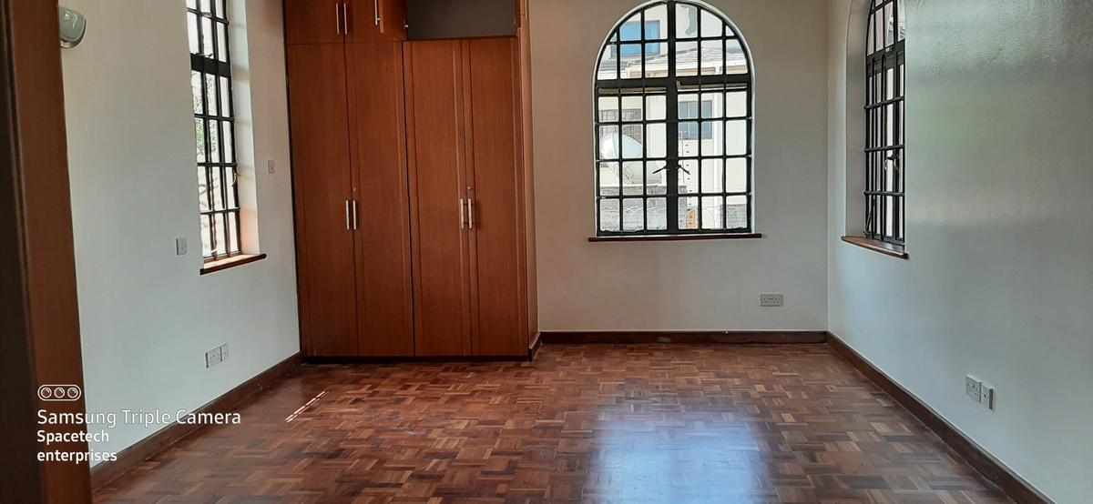 4 Bed Townhouse with En Suite in Lavington - 12