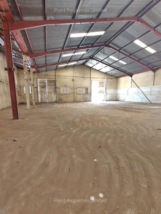 Warehouse with Parking in Industrial Area - 9