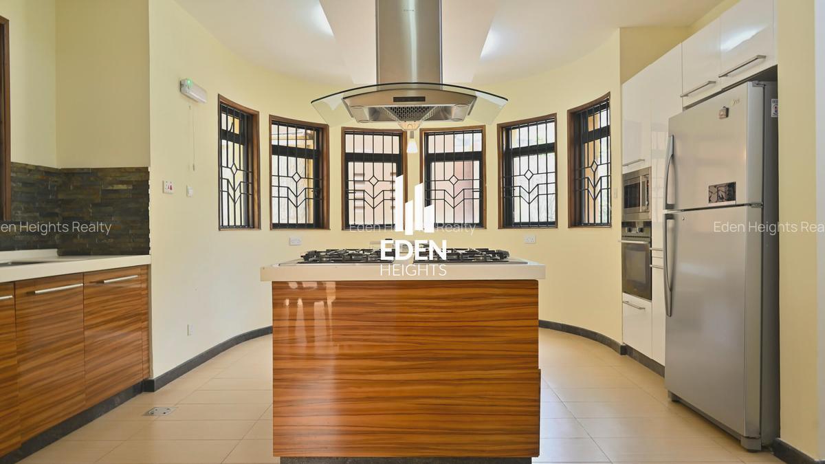 5 Bed Townhouse with En Suite in Kyuna - 3