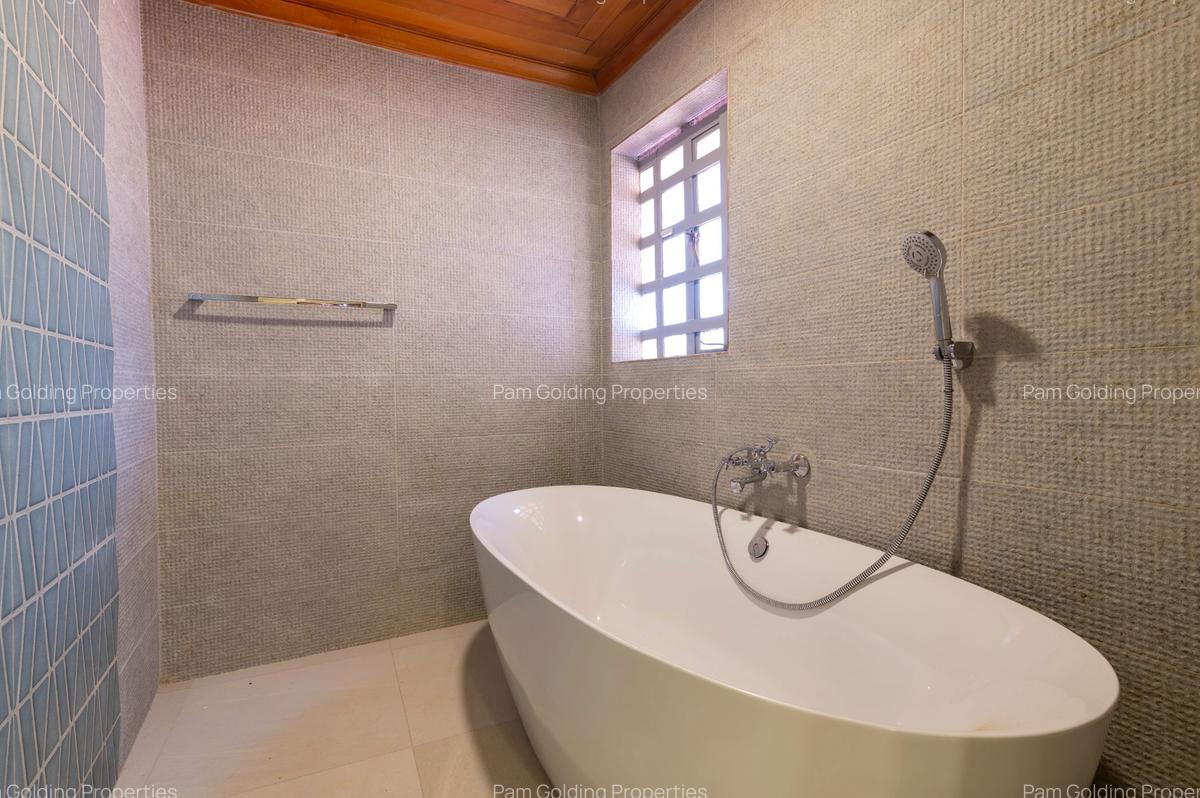 5 Bed House in Runda - 13