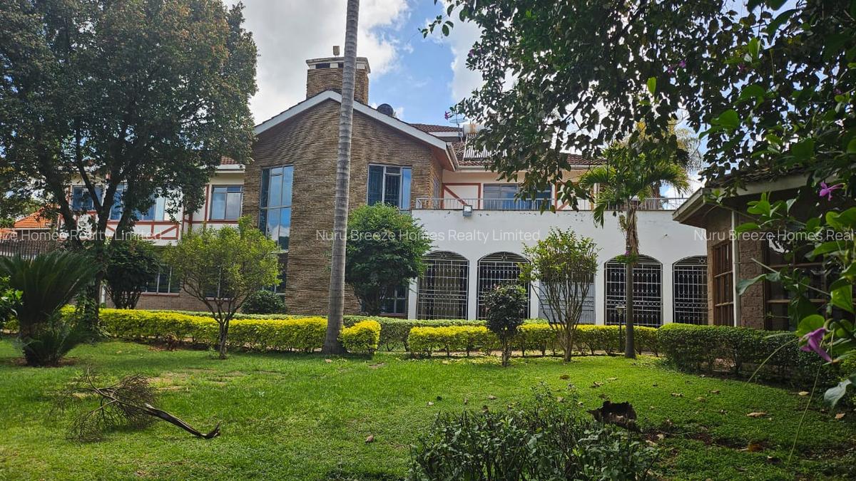 6 Bed House with En Suite in Runda - 1