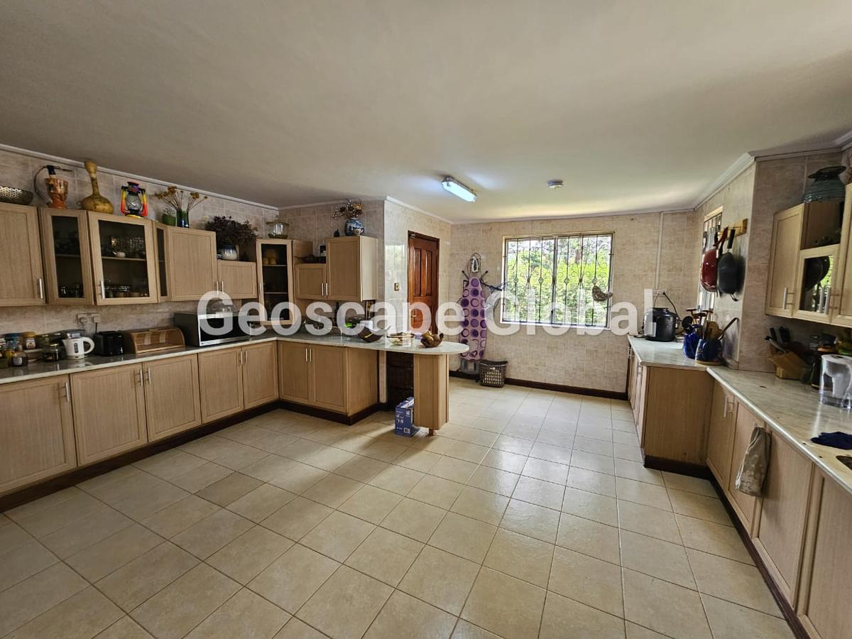 5 Bed House with En Suite in Spring Valley - 11