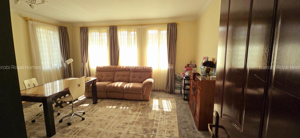 5 Bed Townhouse with En Suite at Lavington Green - 15