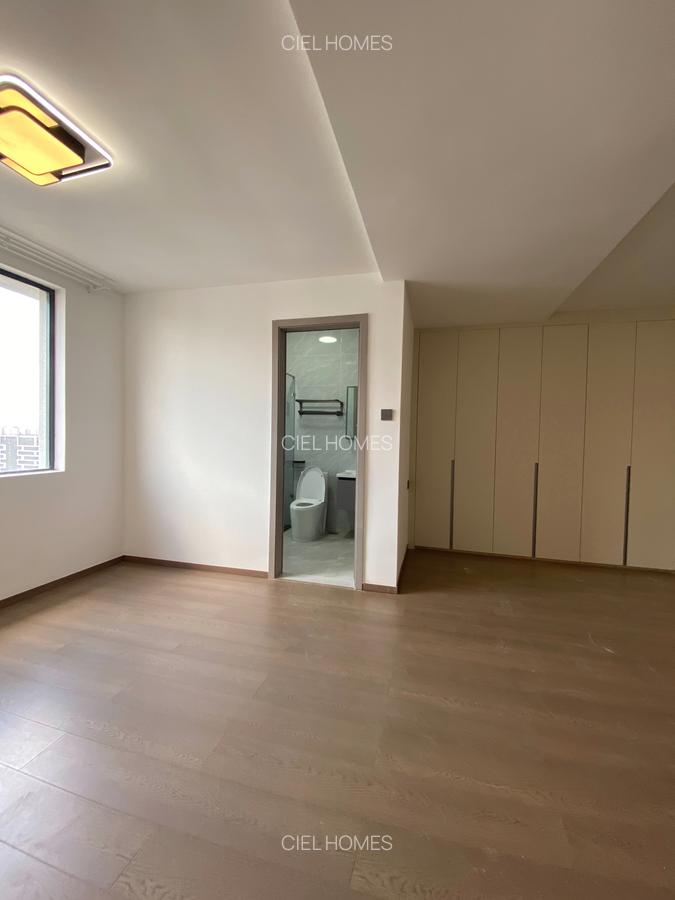 4 Bed Apartment with En Suite at Chania Avenue - 18